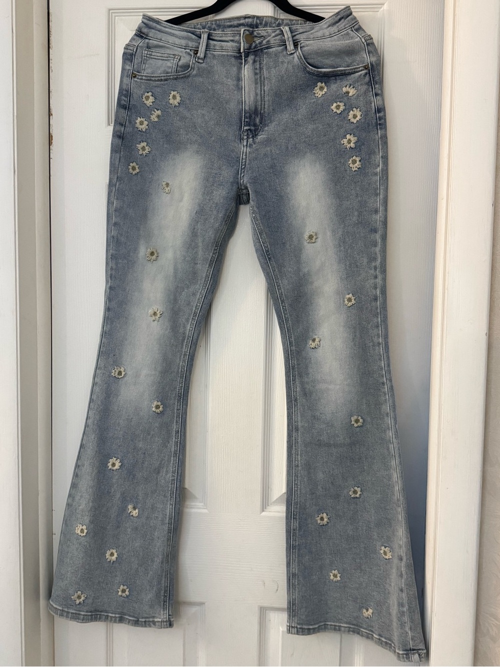 OH Jeans Daisy Floral Embroidered Flare Bell Bottom Jeans Light Wash Size L
